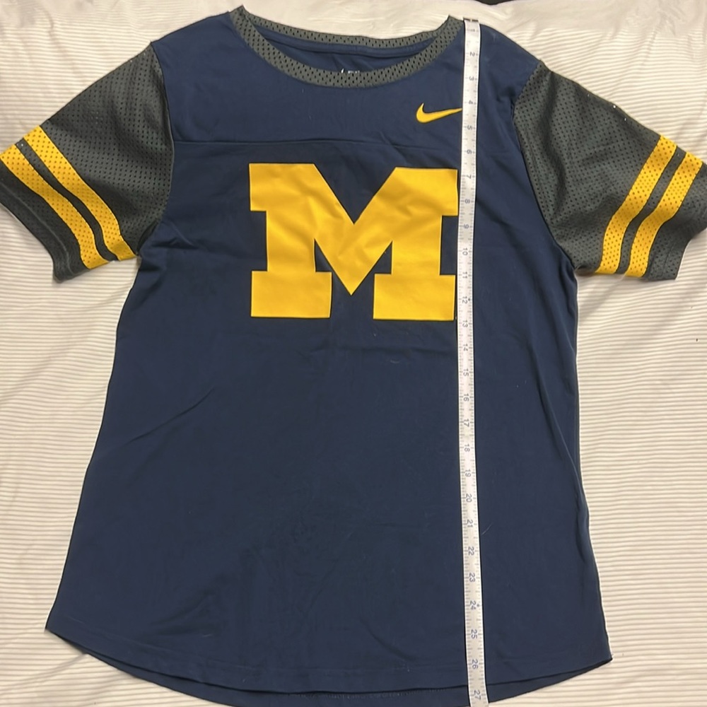 Women’s Nike Michigan Short Sleeve Shirt - Picture 4 of 5